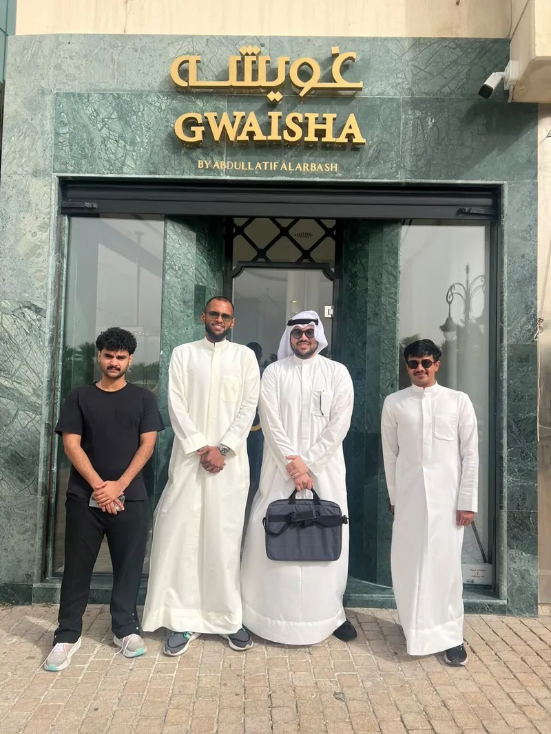 Gwaisha with the Warah team